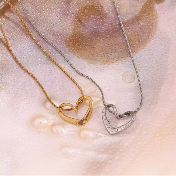 ◾️Stainless Steel Thin Heart Pendant Chain Necklace - Picture 10 of 11